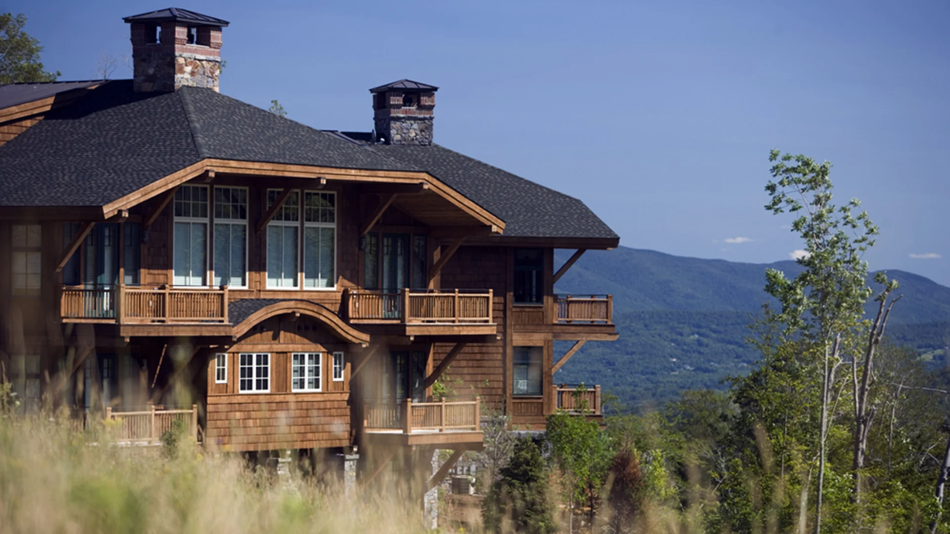 Large cabin rental in mountains